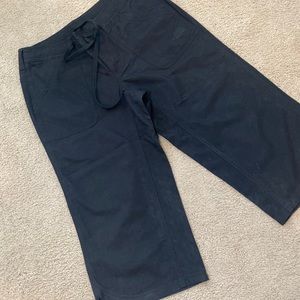 NORTH FACE WIDE LEG CAPRI! Black size 2. New without tags.